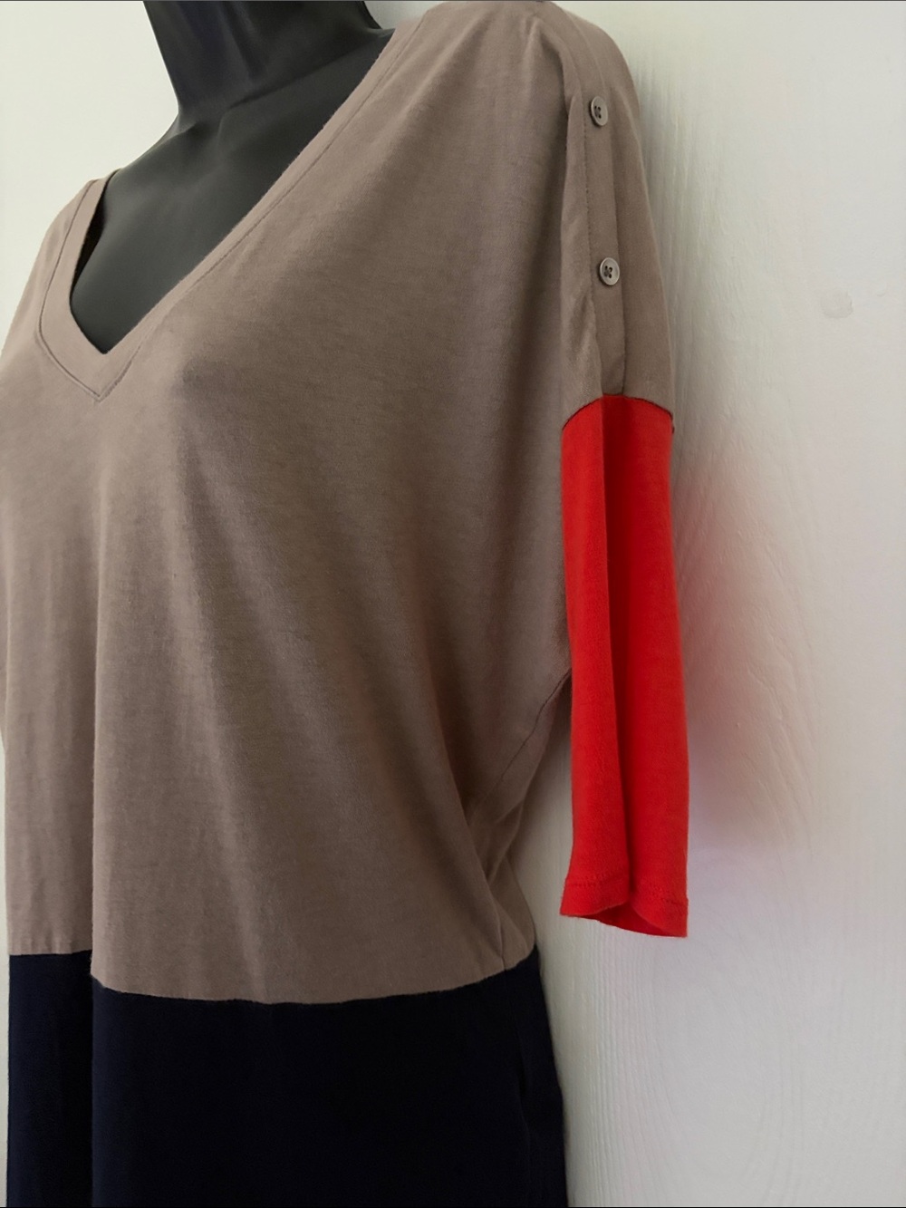 Express Colorblock Tee - Picture 3 of 8
